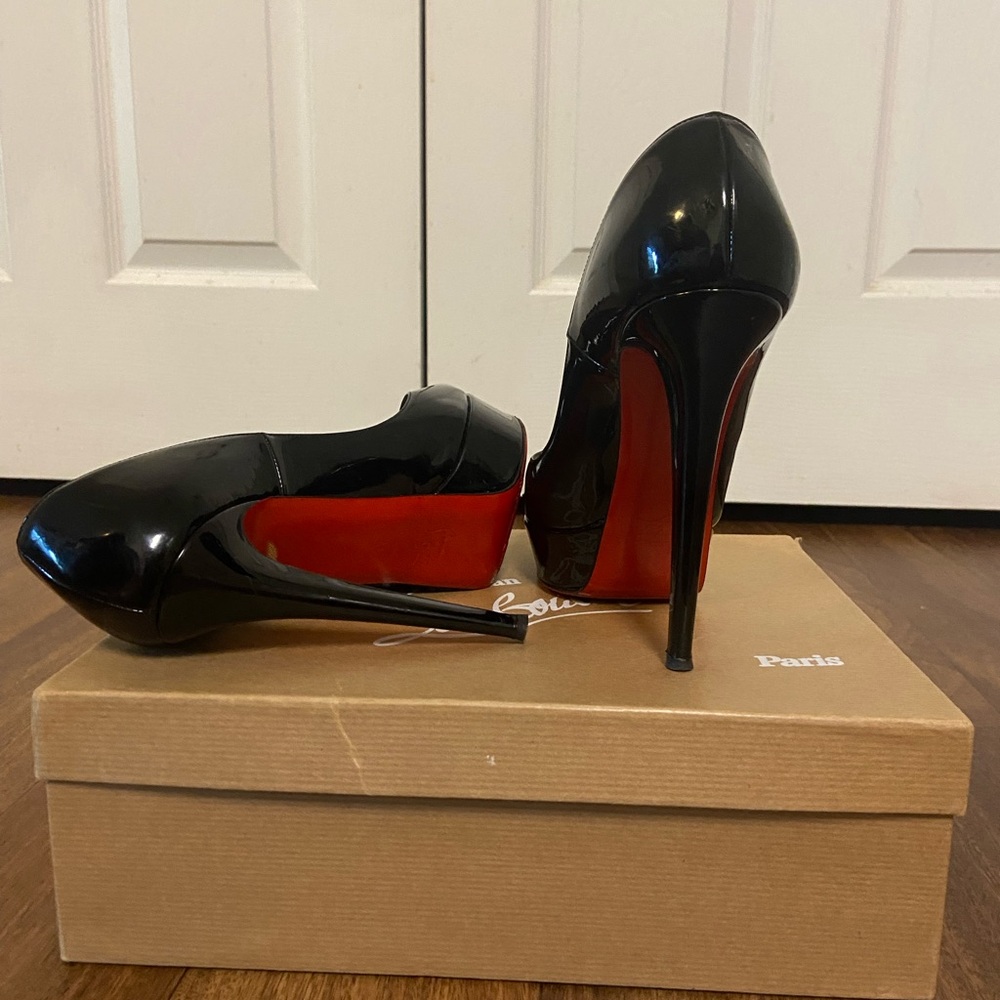 Christian Louloutin Peep Toe Pumps! Size 41